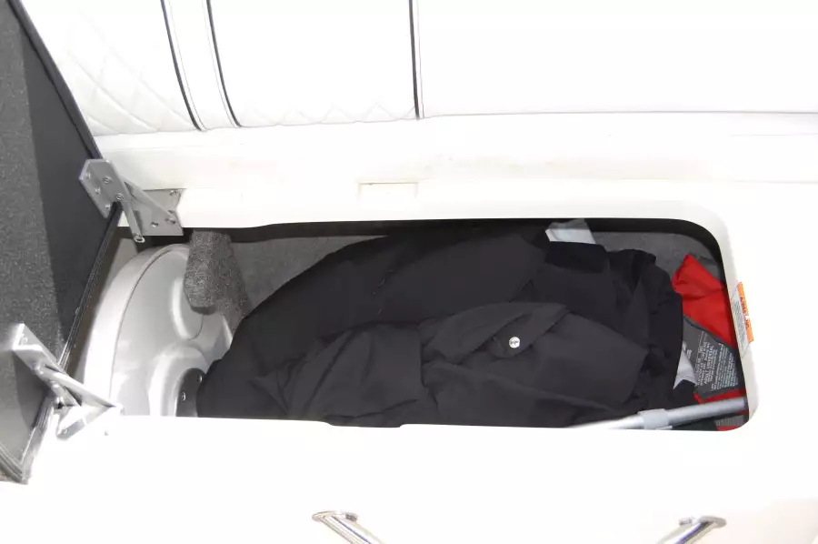 2016 Sea Ray 270 Sundeck Outboard