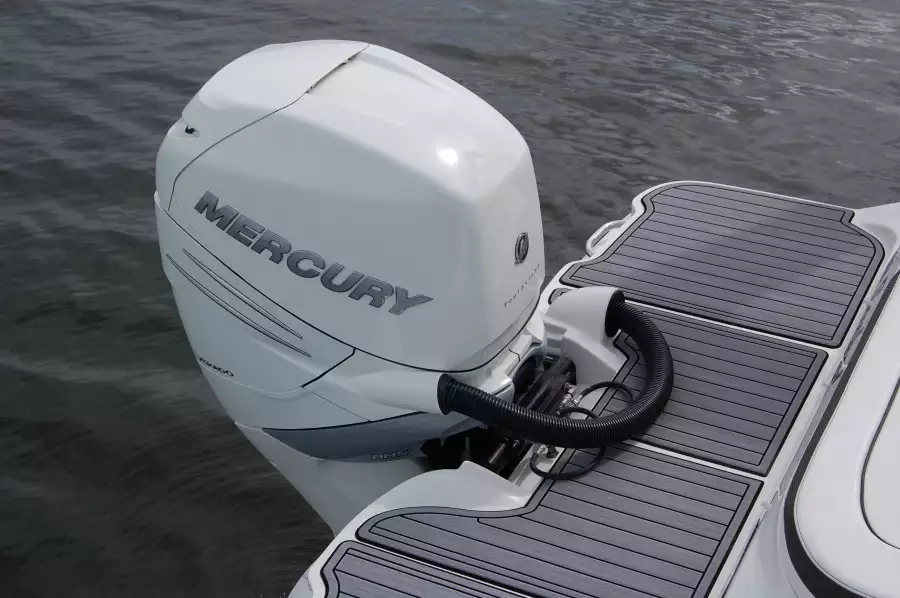 2016 Sea Ray 270 Sundeck Outboard