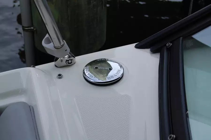 2016 Sea Ray 270 Sundeck Outboard