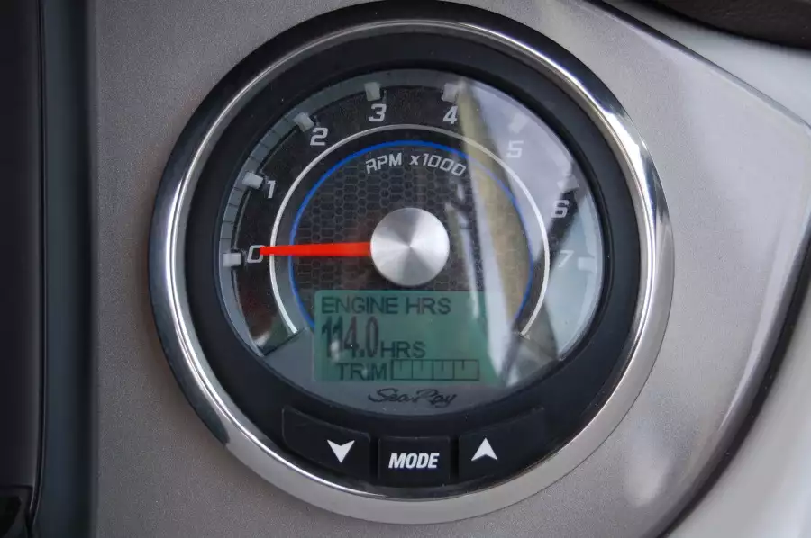 2016 Sea Ray 270 Sundeck Outboard