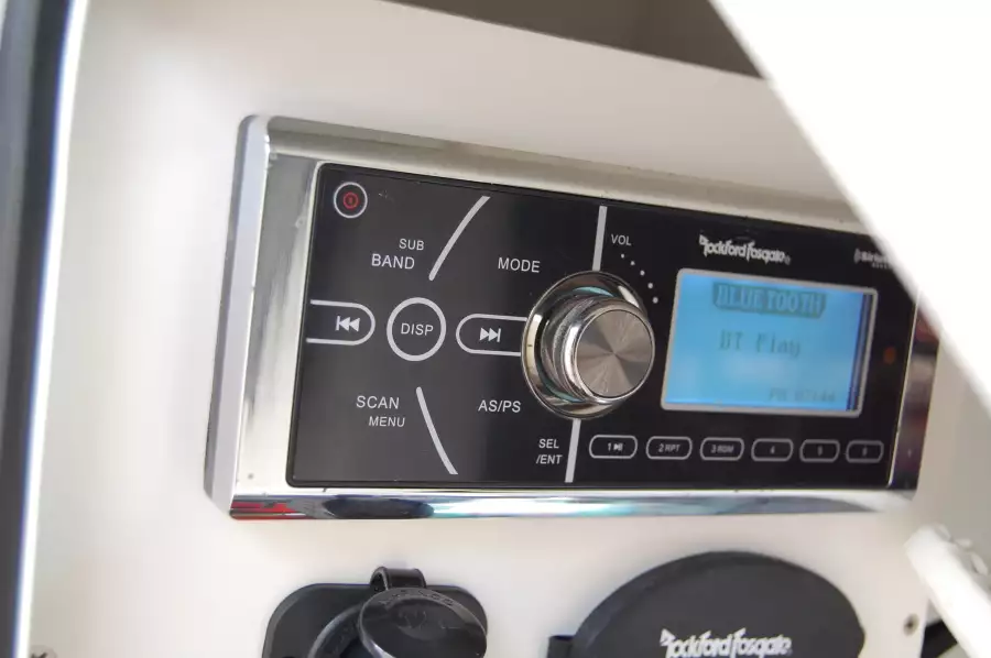 2016 Sea Ray 270 Sundeck Outboard