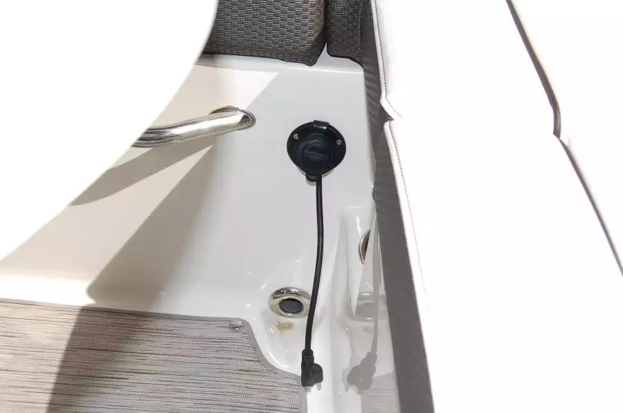 2016 Sea Ray 270 Sundeck Outboard