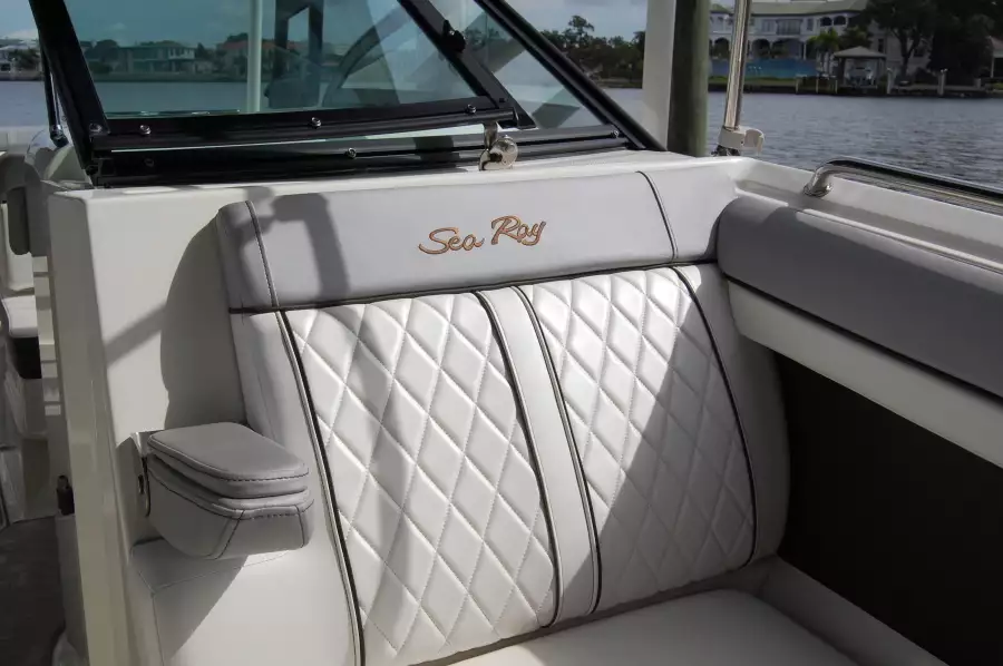 2016 Sea Ray 270 Sundeck Outboard