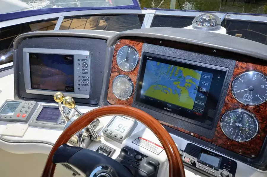 2005 Sea Ray 420 Sedan Bridge