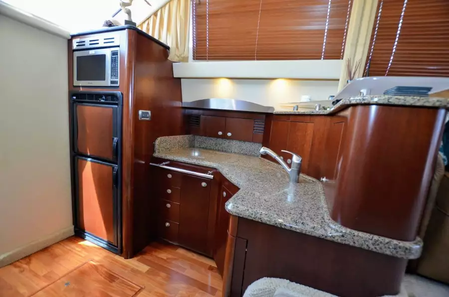 2005 Sea Ray 420 Sedan Bridge