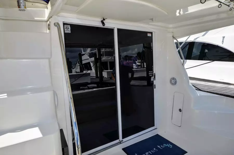 2005 Sea Ray 420 Sedan Bridge