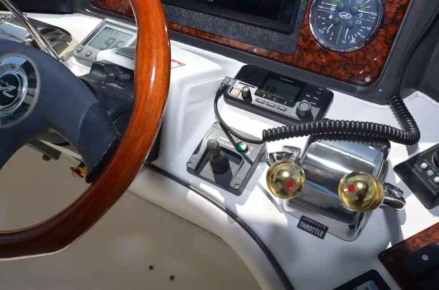 2005 Sea Ray 420 Sedan Bridge