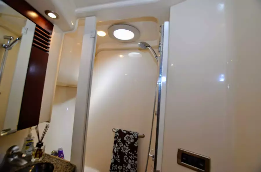 2005 Sea Ray 420 Sedan Bridge