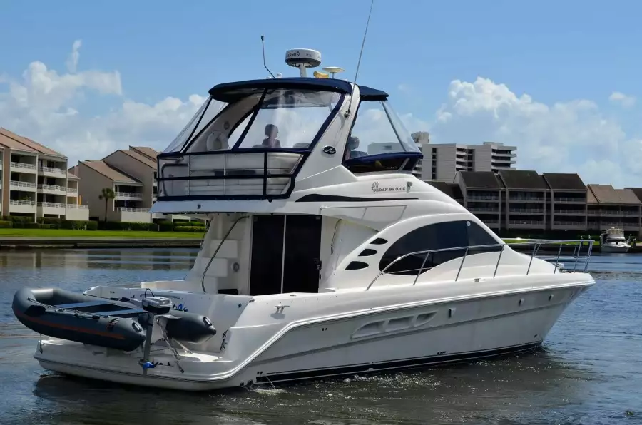 2005 Sea Ray 420 Sedan Bridge