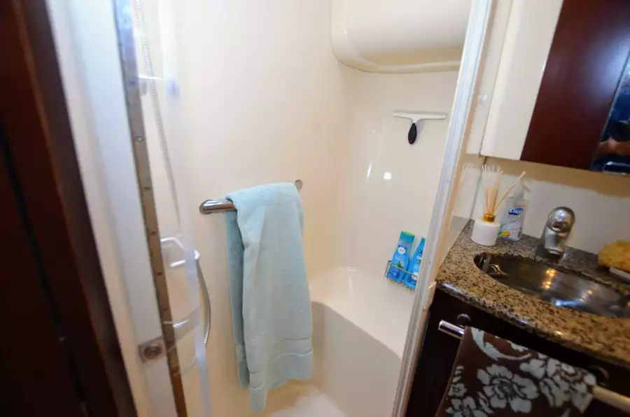 2005 Sea Ray 420 Sedan Bridge