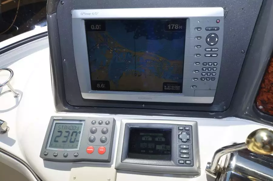 2005 Sea Ray 420 Sedan Bridge