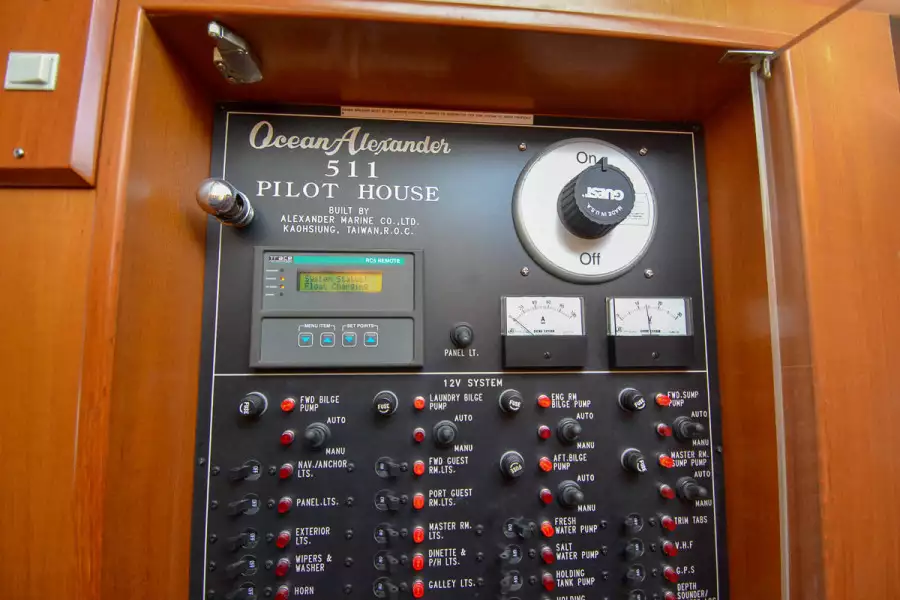 2001 Ocean Alexander 510 Classico