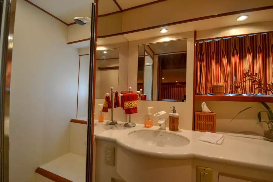 2001 Ocean Alexander 510 Classico