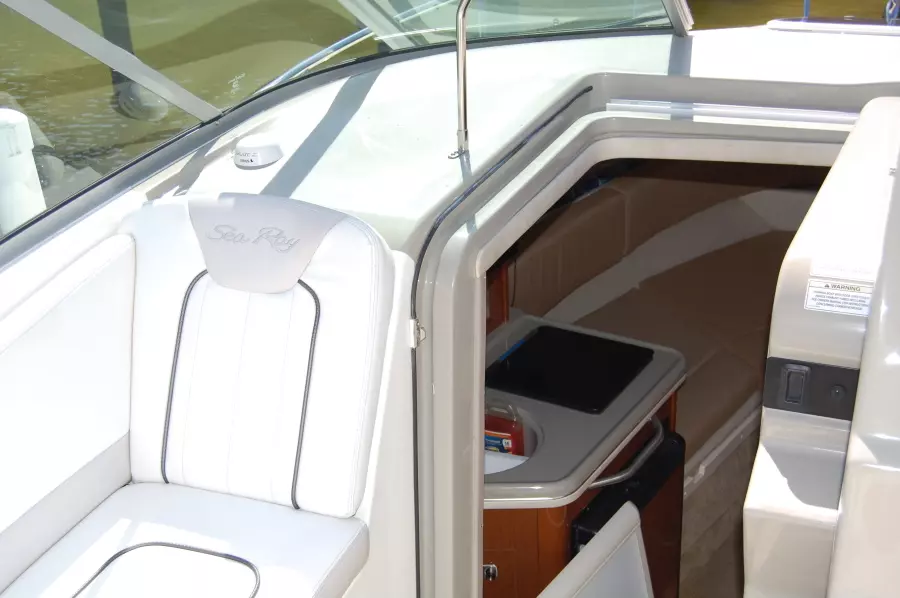 2011 Sea Ray 240 DA