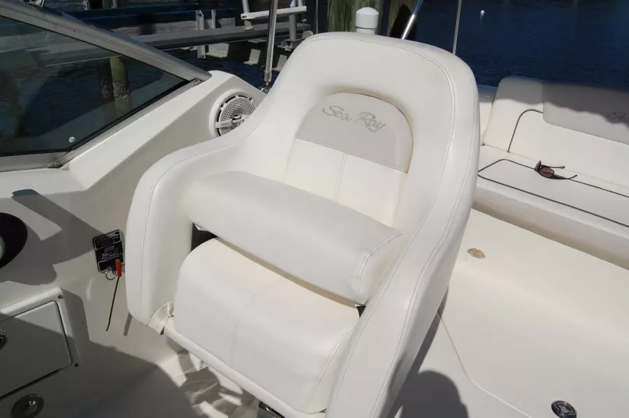 2011 Sea Ray 240 DA