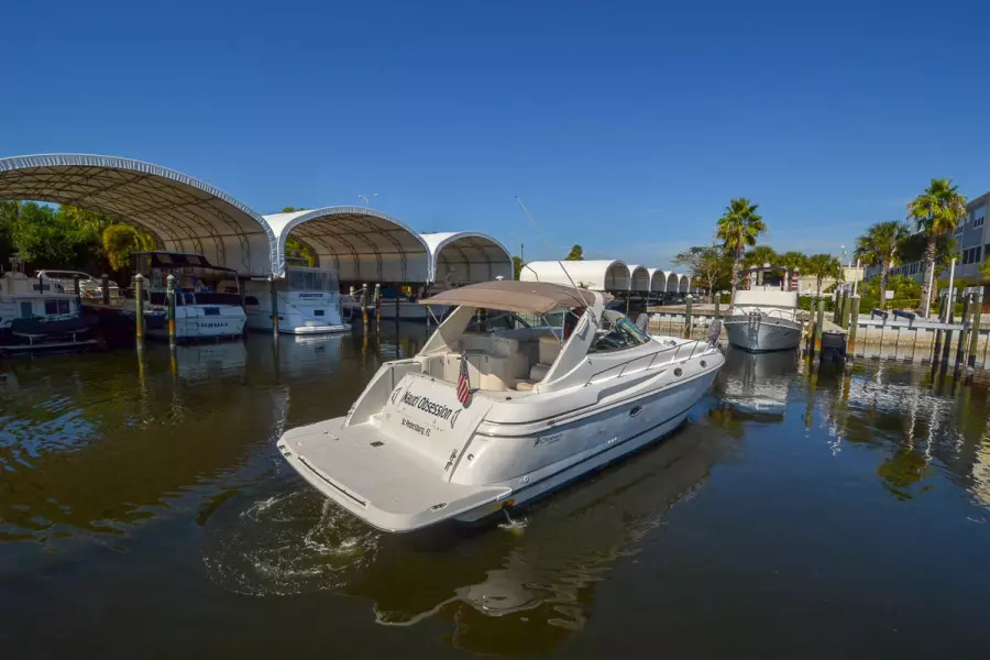 2000 Cruisers Yachts 3870 Express