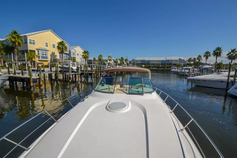 2000 Cruisers Yachts 3870 Express