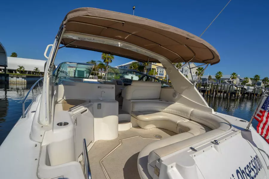 2000 Cruisers Yachts 3870 Express