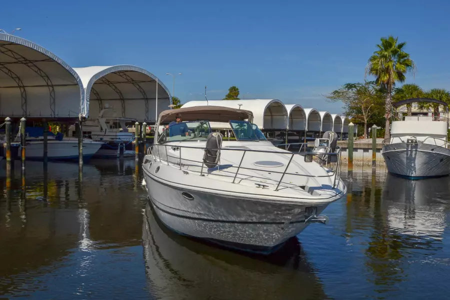 2000 Cruisers Yachts 3870 Express