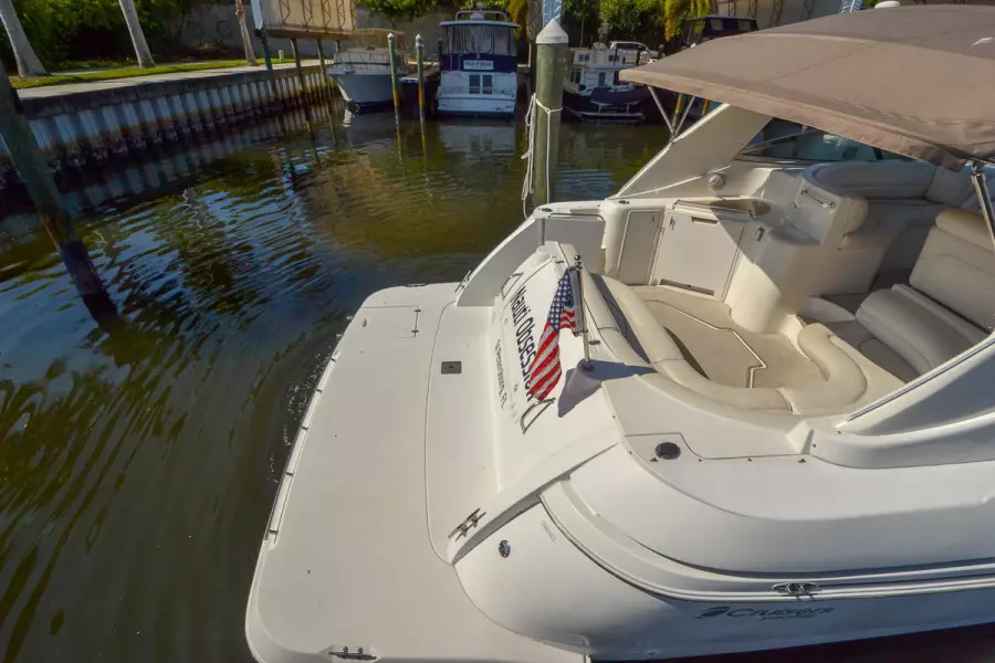 2000 Cruisers Yachts 3870 Express