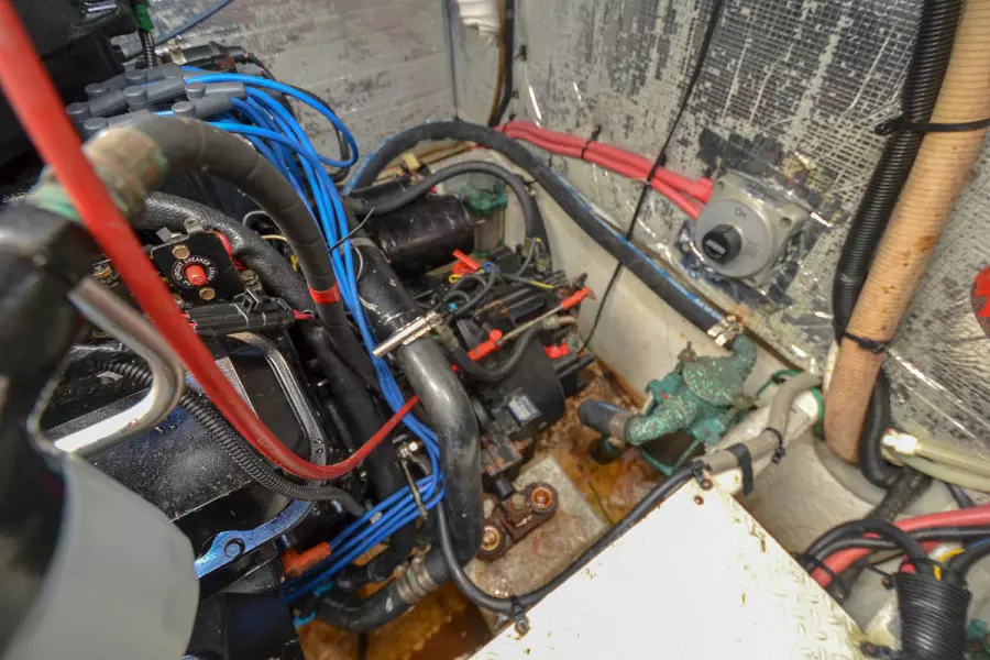 2000 Cruisers Yachts 3870 Express