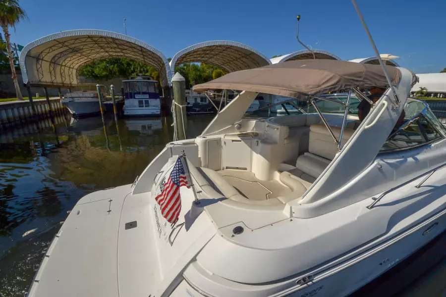 2000 Cruisers Yachts 3870 Express