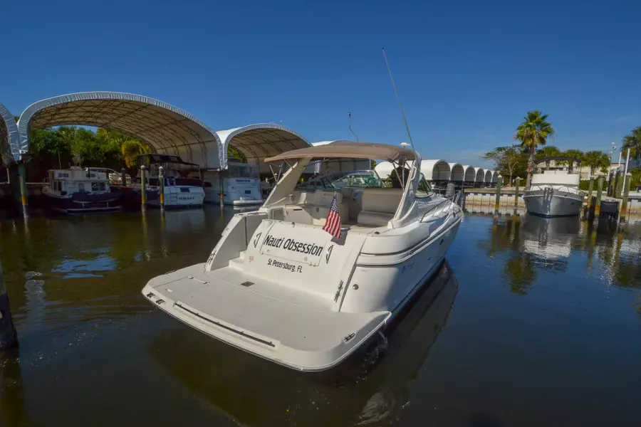 2000 Cruisers Yachts 3870 Express