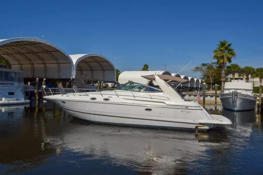 Cruisers Yachts 3870