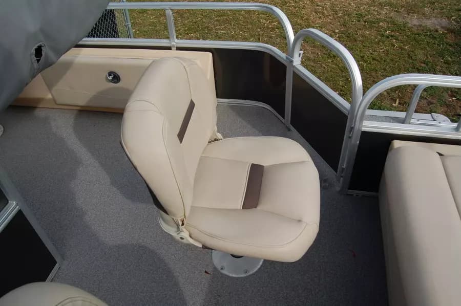 2017 Sun Tracker 22 DLX Fishin Barge