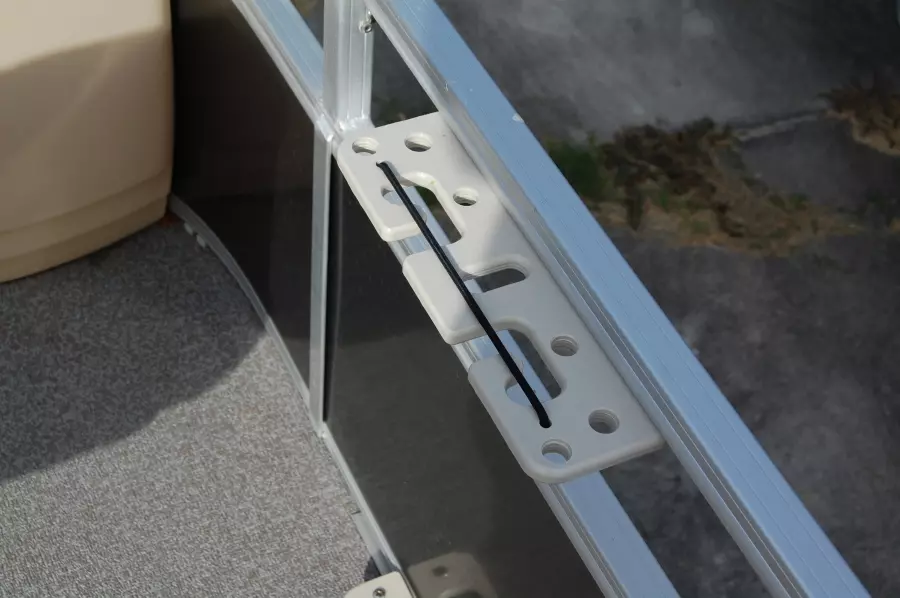 2017 Sun Tracker 22 DLX Fishin Barge