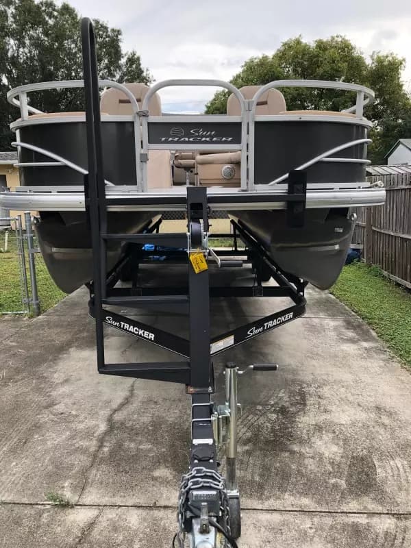 2017 Sun Tracker 22 DLX Fishin Barge