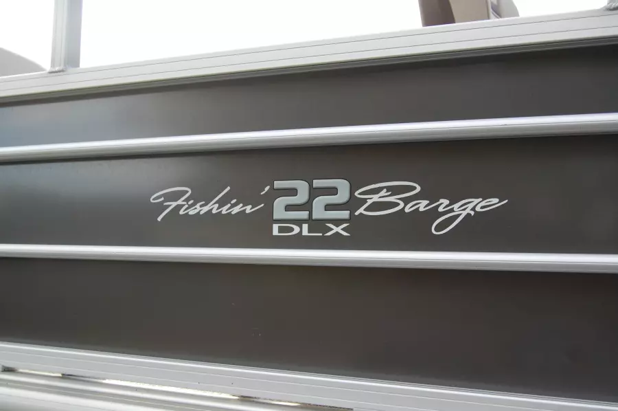 2017 Sun Tracker 22 DLX Fishin Barge