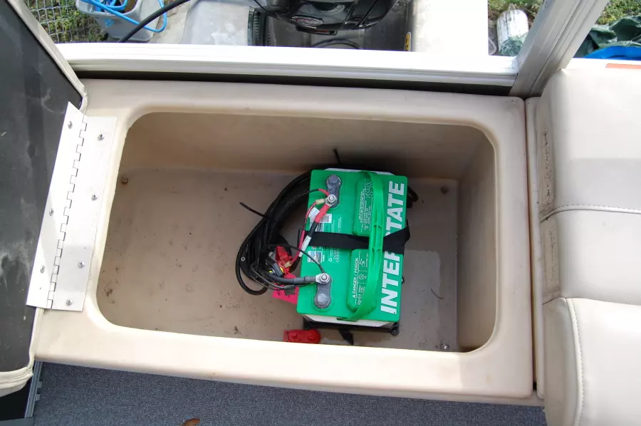 2017 Sun Tracker 22 DLX Fishin Barge