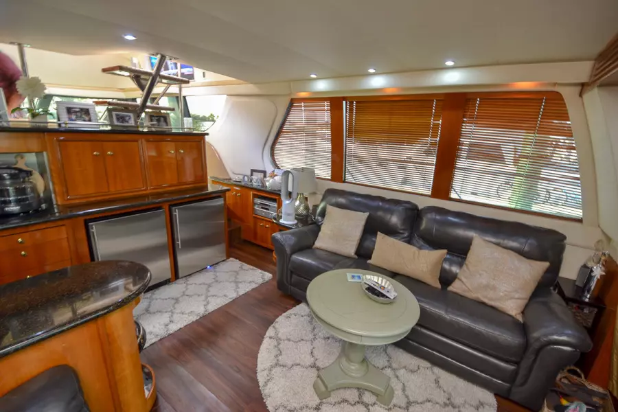 2002 Carver 530 Voyager Skylounge