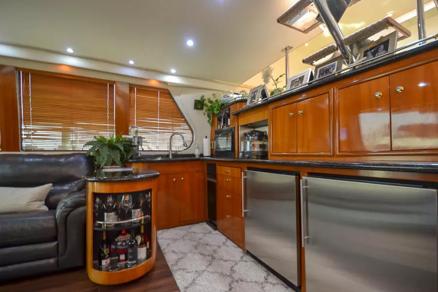 2002 Carver 530 Voyager Skylounge