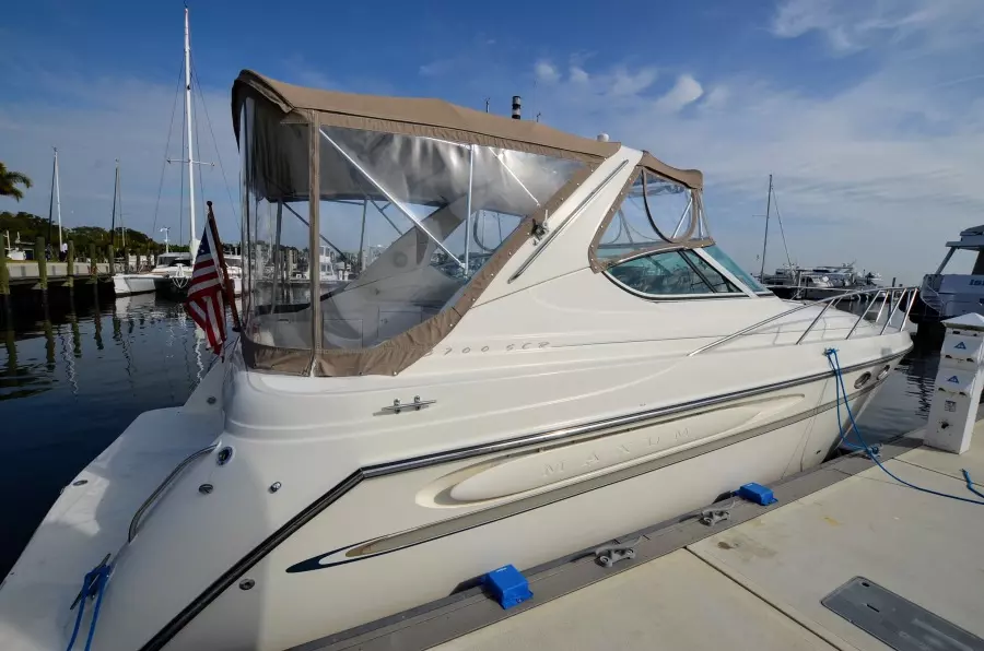 1998 Maxum 3700SCR