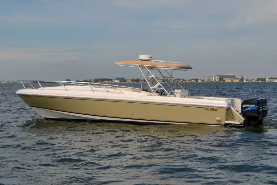 1999 Intrepid 366 Cuddy