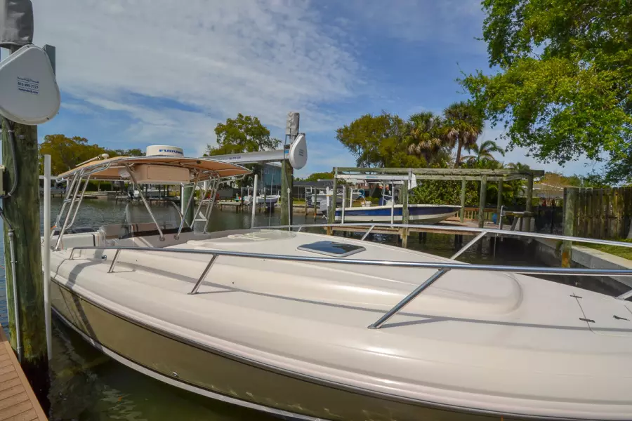 1999 Intrepid 366 Cuddy