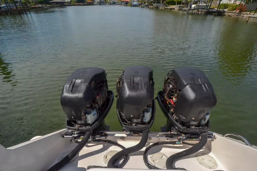 1999 Intrepid 366 Cuddy