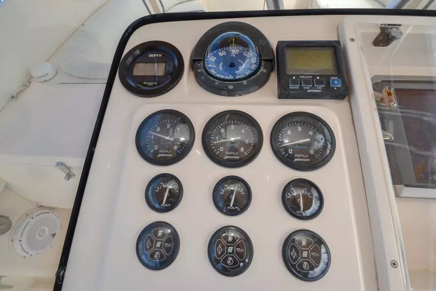 1999 Intrepid 366 Cuddy