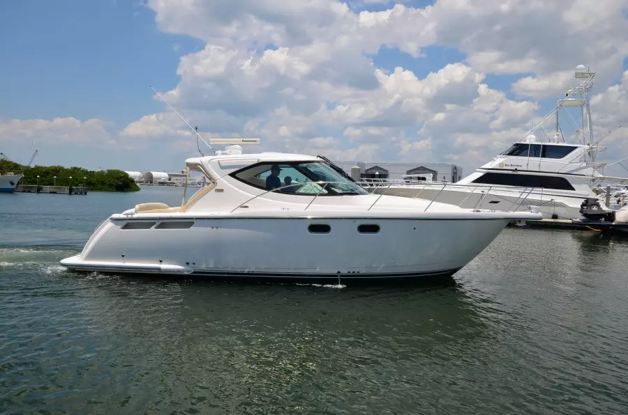 2008 Tiara Yachts 35 Sovran