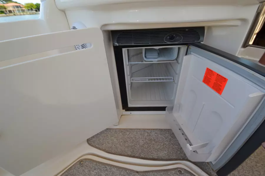 Cockpit refrigerator