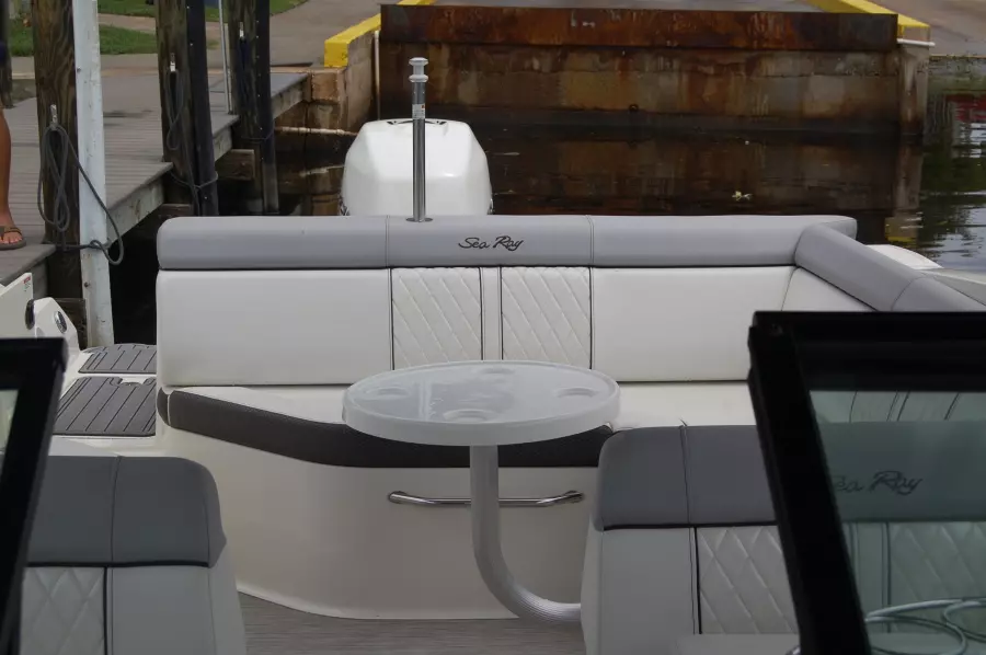 2016 Sea Ray 270 SDX-OB