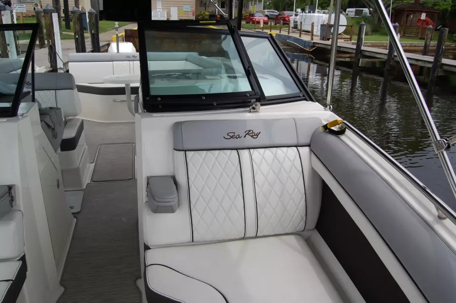 2016 Sea Ray 270 SDX-OB