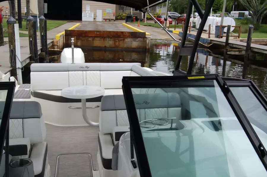 2016 Sea Ray 270 SDX-OB