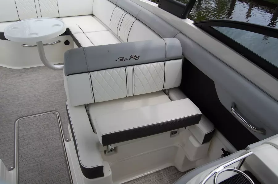 2016 Sea Ray 270 SDX-OB