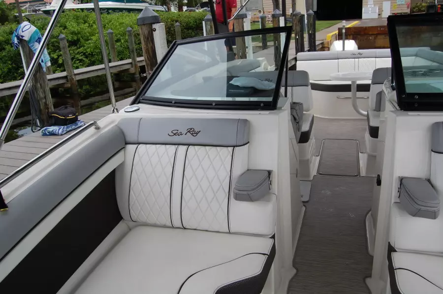 2016 Sea Ray 270 SDX-OB