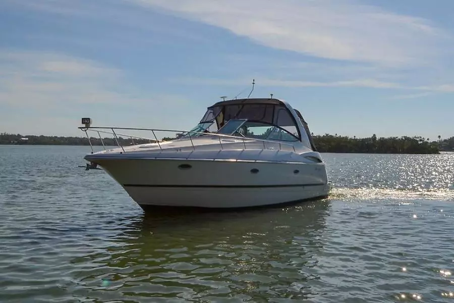 2003 Cruisers Yachts 3772 Express-13.jpg