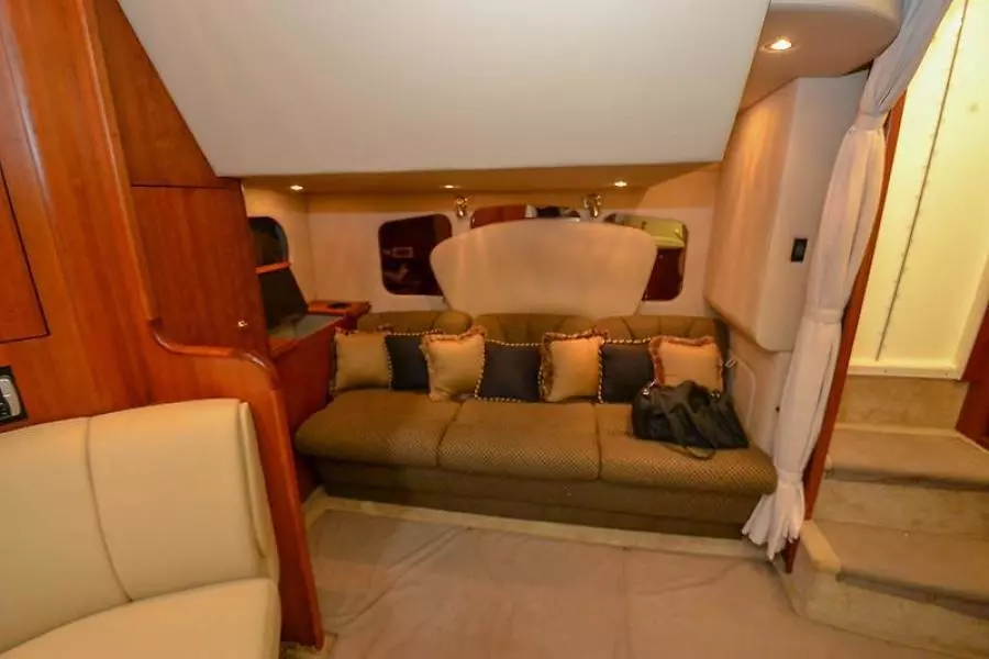 2003 Cruisers Yachts 3772 Express-30.jpg