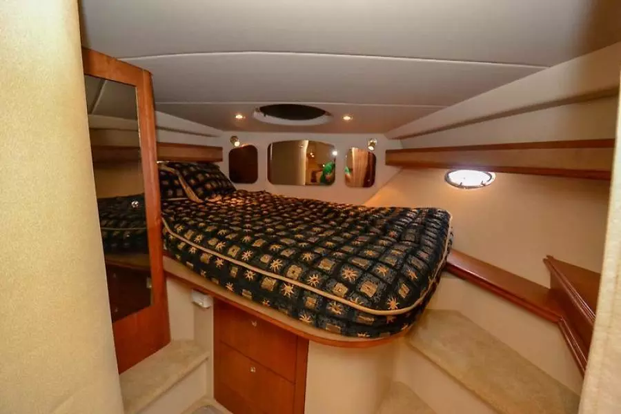 2003 Cruisers Yachts 3772 Express-25.jpg